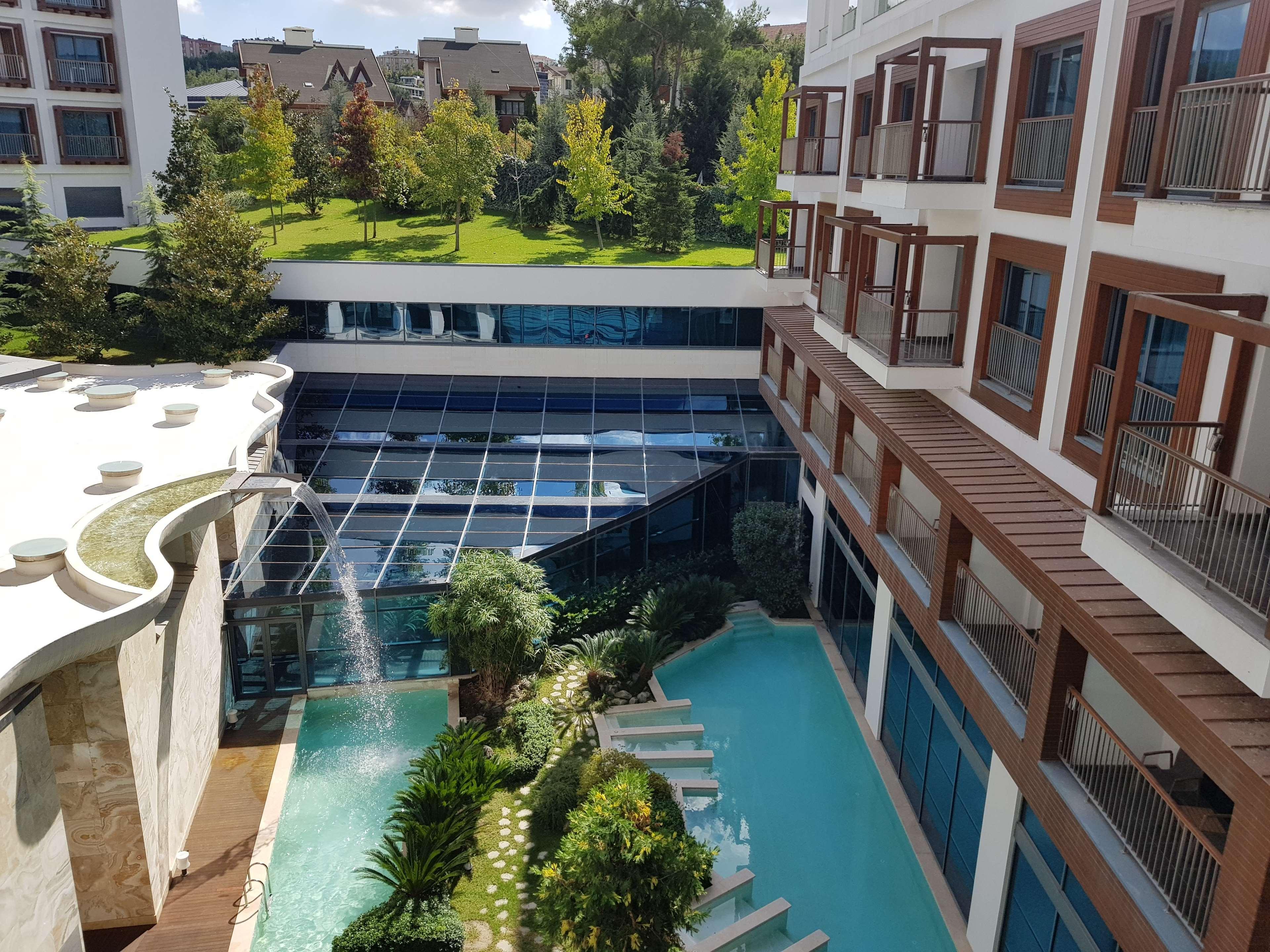 Radisson Blu Hotel & Spa, Istanbul Tuzla Exterior photo The hotel's pool