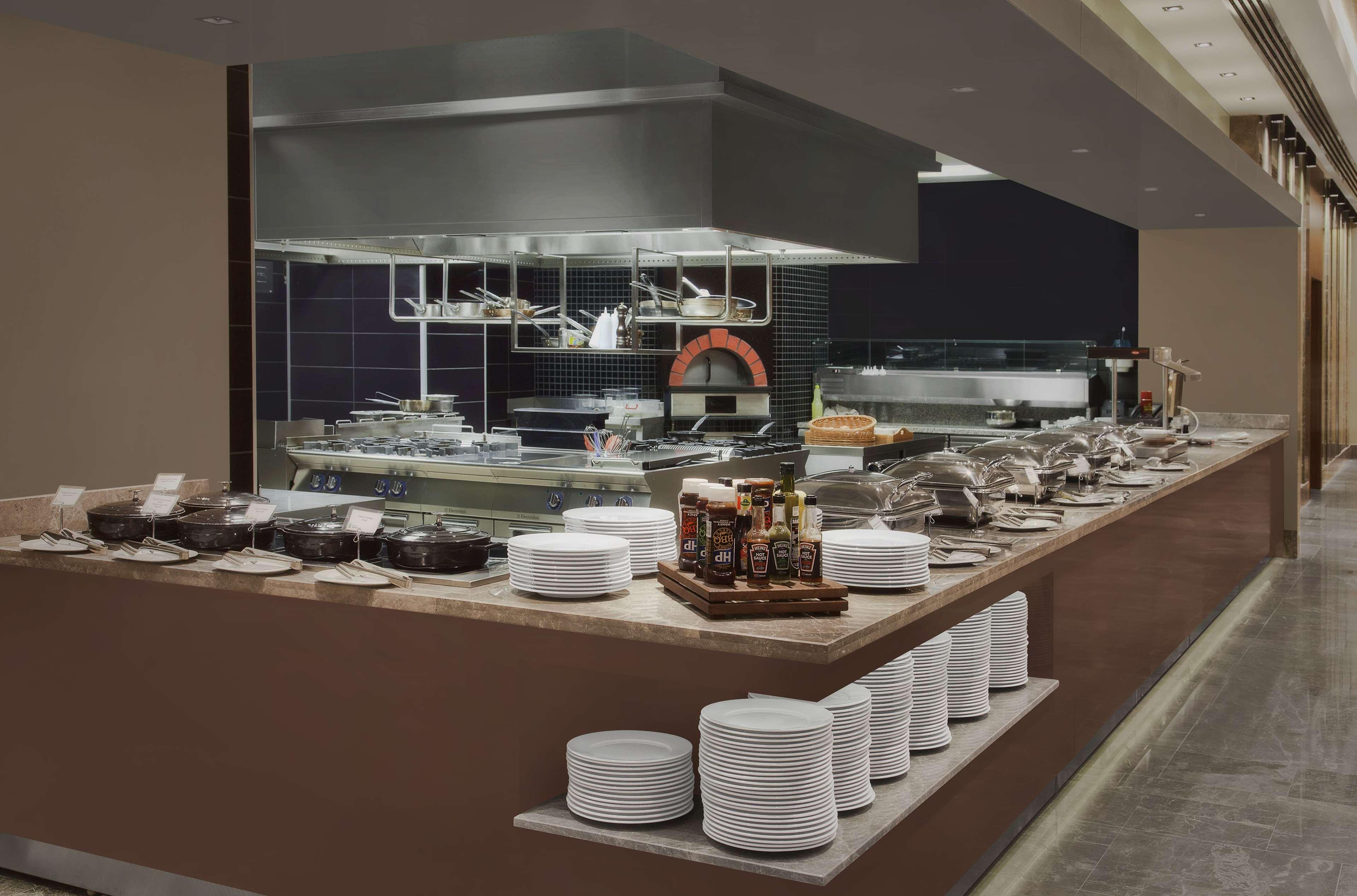 Radisson Blu Hotel & Spa, Istanbul Tuzla Exterior photo A live kitchen