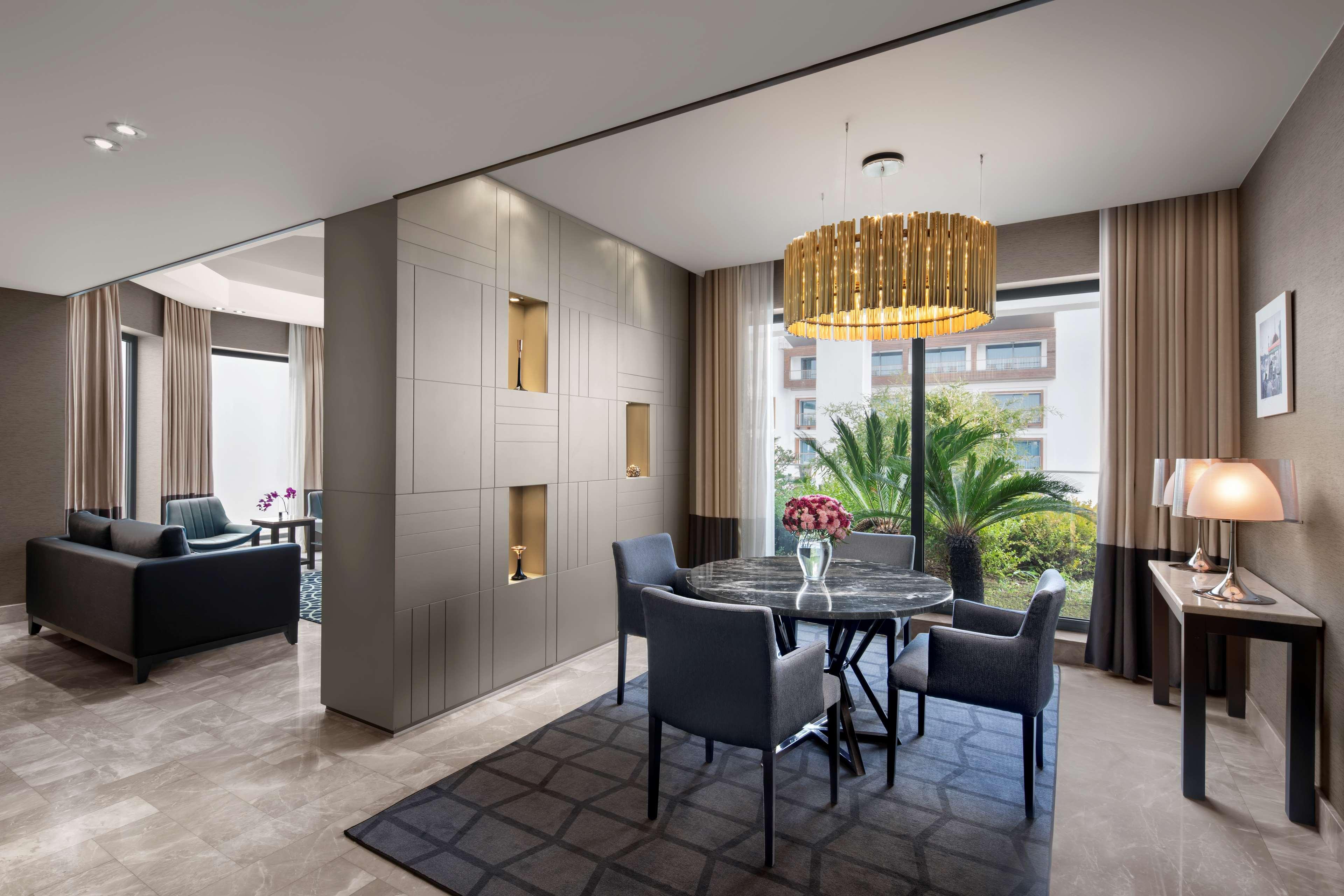 Radisson Blu Hotel & Spa, Istanbul Tuzla Exterior photo A suite at the hotel