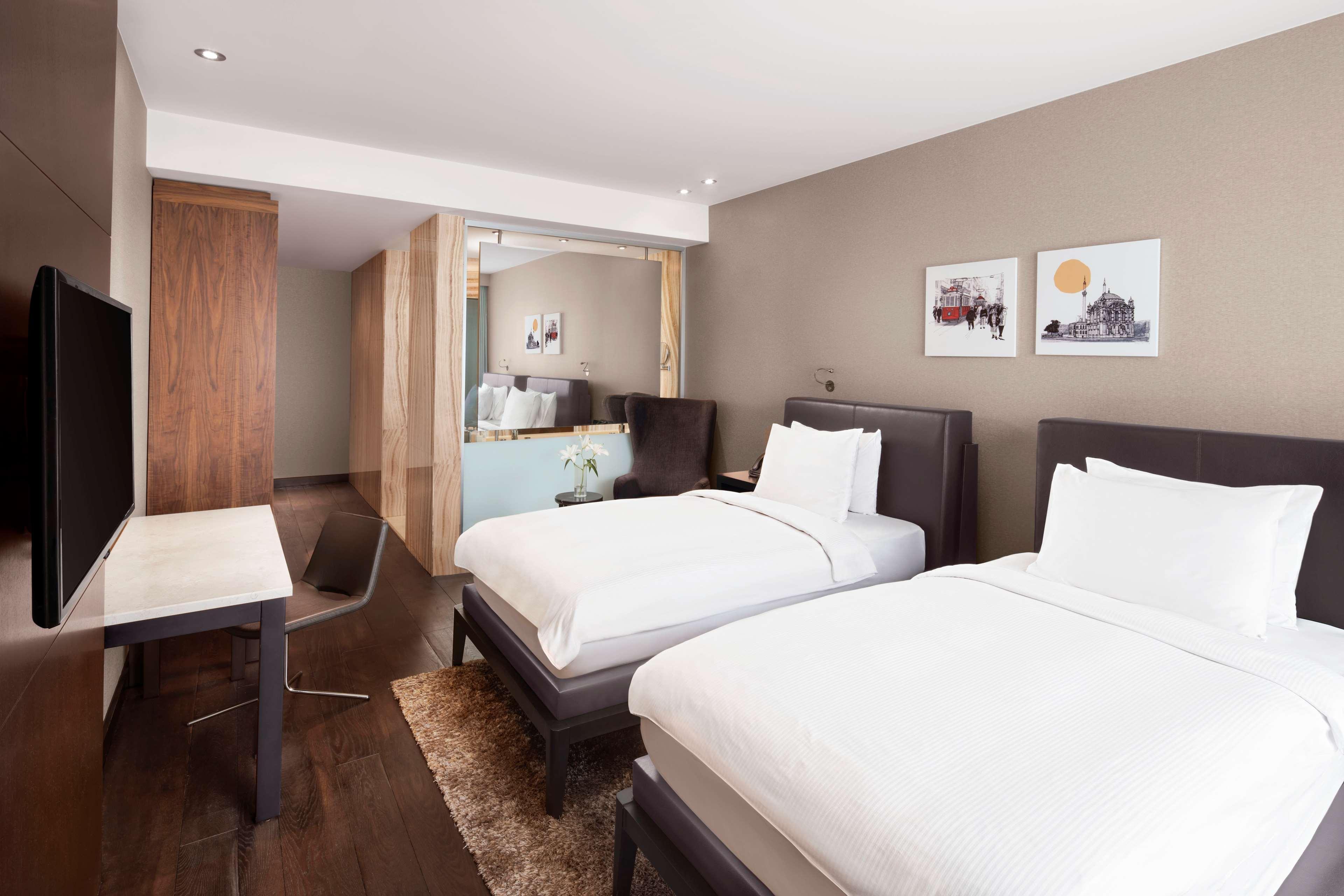 Radisson Blu Hotel & Spa, Istanbul Tuzla Exterior photo A typical room at the hotel